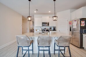 Fridge, microwave, stovetop, dishwasher - Making More Memories| Golf Cart | Swimming Pool (Port St. Joe)
