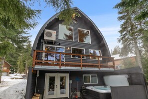 Exterior - Hot Tub & Sauna: Mountain Living at Hyak Cabin! (Snoqualmie Pass)