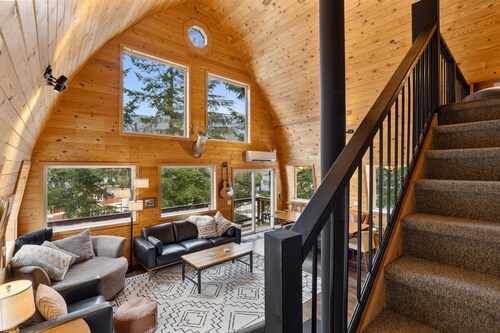 Hot Tub & Sauna: Mountain Living at Hyak Cabin!