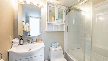 Doccia, asciugamani, shampoo