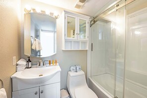 Doccia, asciugamani, shampoo