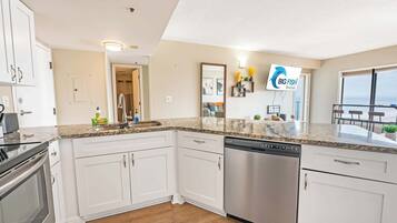 Fridge, microwave, stovetop, dishwasher