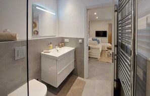 Shower, hair dryer - 2 bedroom gorgeous apartment in Andratx (Andratx)