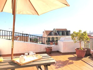 屋外ダイニングエリア