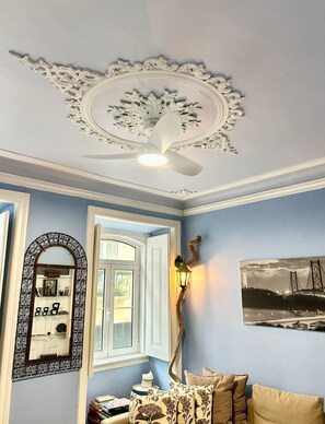 Unclassified image, 5 of 25, button - MC Romantic Stay | Heart of LX | Príncipe Real (Lisboa ciudad)