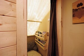 Interior - Luxury Log Cabin | Sleeps 13 | 2 King Suites (Hot Springs)