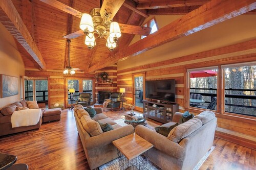 Luxury Log Cabin | Sleeps 13 | 2 King Suites