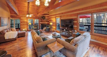 Luxury Log Cabin | Sleeps 13 | 2 King Suites