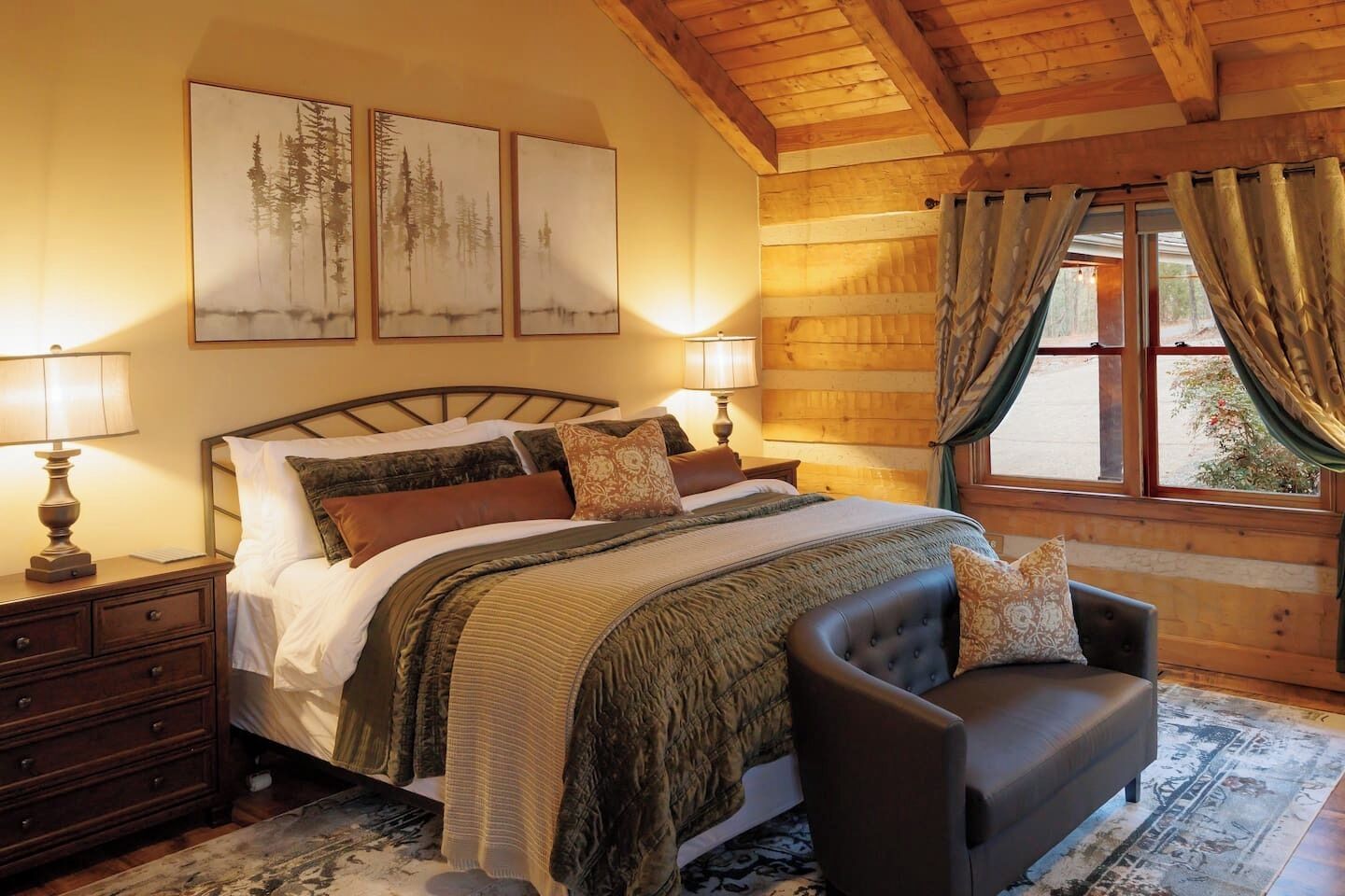 Skrivebord, wi-fi og sengetøy