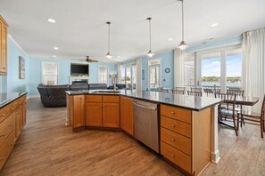 Interior - Salty Paws Full duplex ( both units A and B) (Carolina Beach)