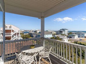 Outdoor dining - Salty Paws 1 Townhome Unit 1 (Carolina Beach)