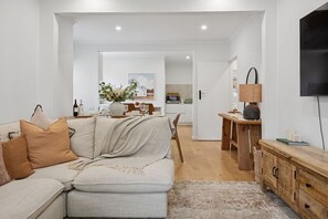 TV - Sydney Super Stylish Cosy Comfy Cute (Glenunga)