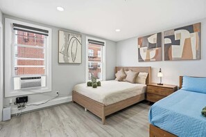 2 slaapkamers, een strijkplank/strijkijzer, reisbedje, wifi