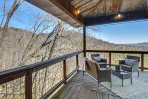 Property grounds - Mountain Views, Peaceful Waterfall 3 King Bedrooms (Pickens)