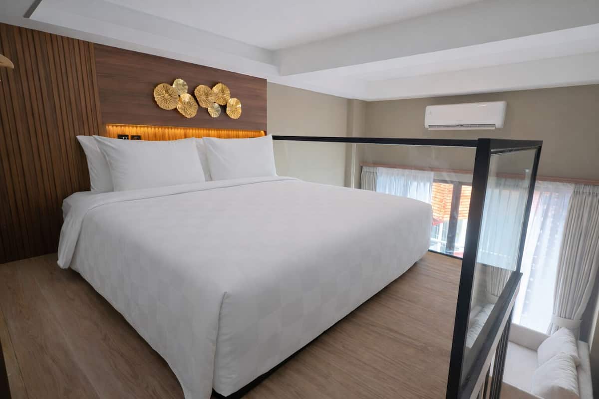 Deluxe Double Room, Beach View | Desk, free WiFi