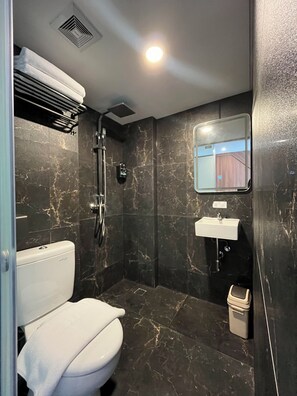 Towels, soap, shampoo, toilet paper - JJ JIVANA BALI (Bali)