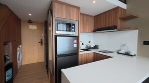 Deluxe Double Room, Beach View | Private kitchen | Microwave, stovetop, dishwasher - JJ JIVANA BALI (Bali)