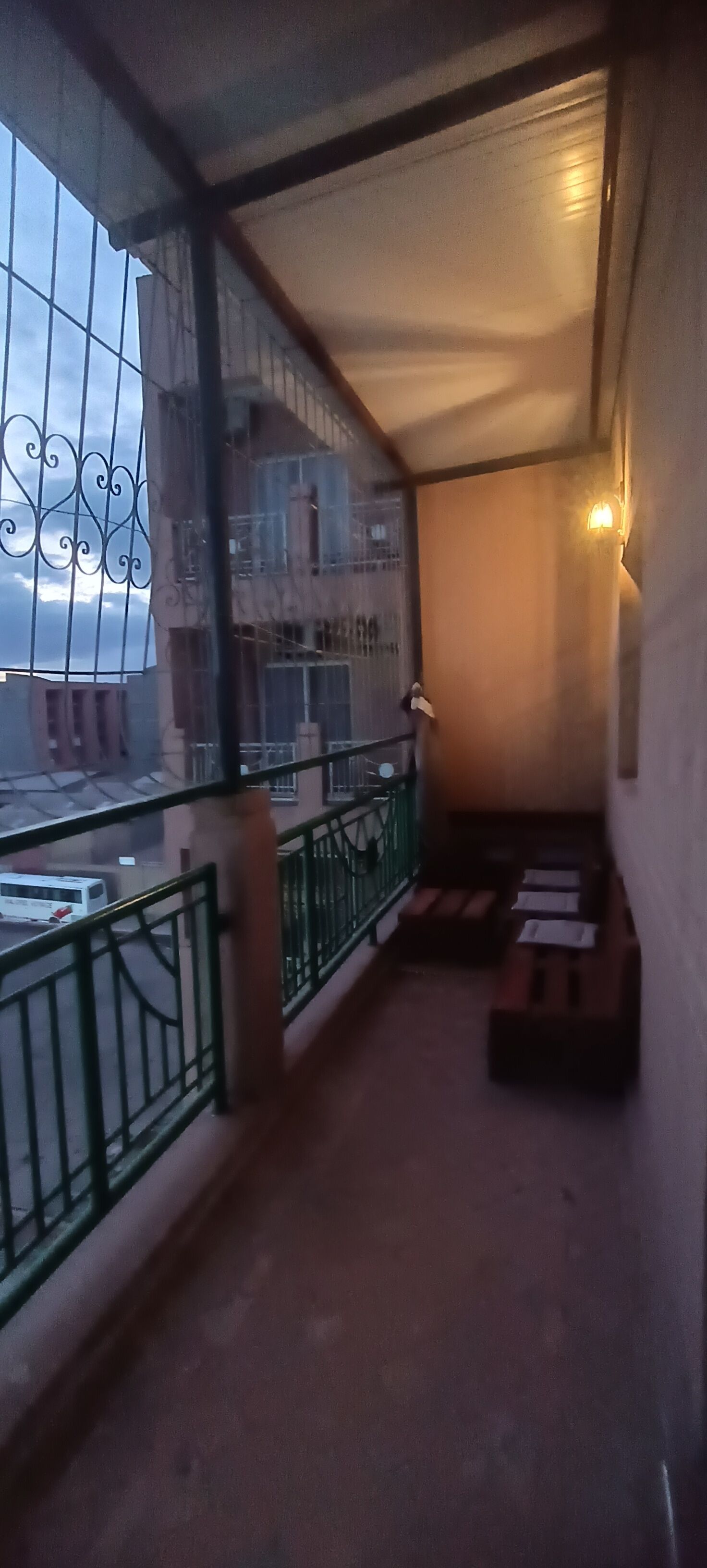 Deluxe-huoneisto, parveke | Ulkoalueet