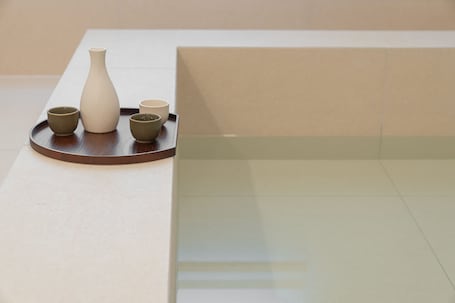 Premium Room | Laptop workspace, free WiFi, bed sheets. No. 25 Iksan Station Branch