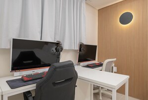 Deluxe A - 2PC | Free WiFi