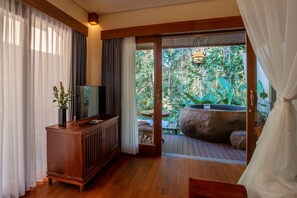 King Room with Spa Bath | Colchones Select Comfort, caja fuerte, escritorio