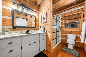 Shower, hair dryer, towels - The Gathering in Blue Ridge (Blue Ridge)