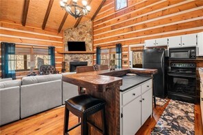 Fridge, microwave, oven, stovetop - The Gathering in Blue Ridge (Blue Ridge)