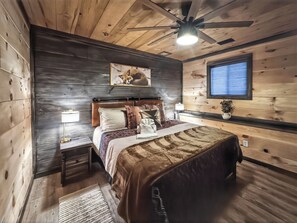 4 makuuhuonetta, silitysrauta/-lauta, ilmainen Wi-Fi, vuodevaatteet