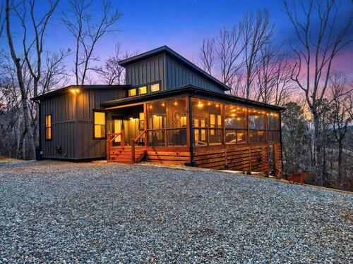Copper Fox Ridge | Minutes to Carter's Lake | Game Room + Hot Tub + Screened Deck