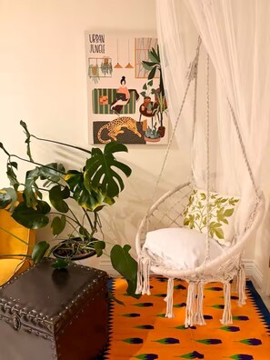 Interior - Entire guest suite in Delta, Canada, Cozy & Stylish 1BR Perfect for Getaways (Delta)