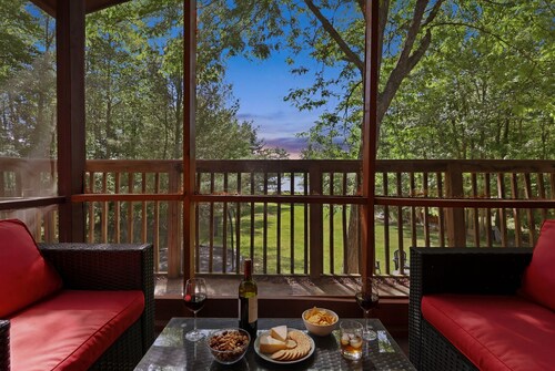 Lakefront Hot Tub Retreat • Gig WiFi • 75” TV • Dock • Sleeps 16