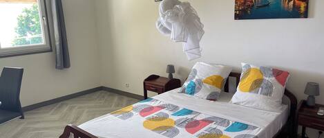 2 chambres, fer et planche Ă repasser, Wi-Fi, literie fournie