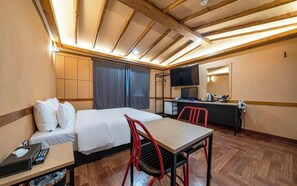 Desk, laptop workspace, blackout drapes, free WiFi - Gimpo Petite Hotel (Gimpo)