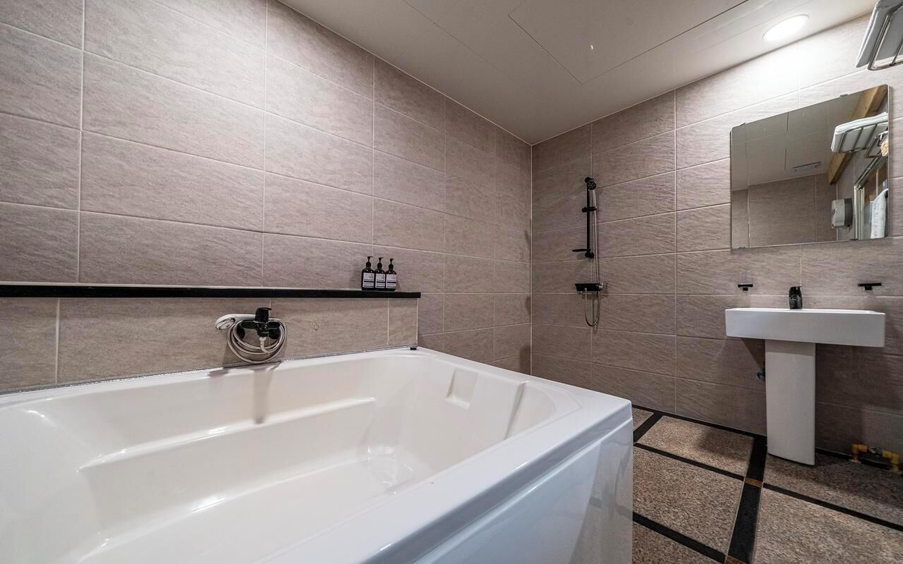 Suite High-Spec Gaming Couple PC | Bad | Toalettartikler (inkludert), hårføner, håndklær og såpe