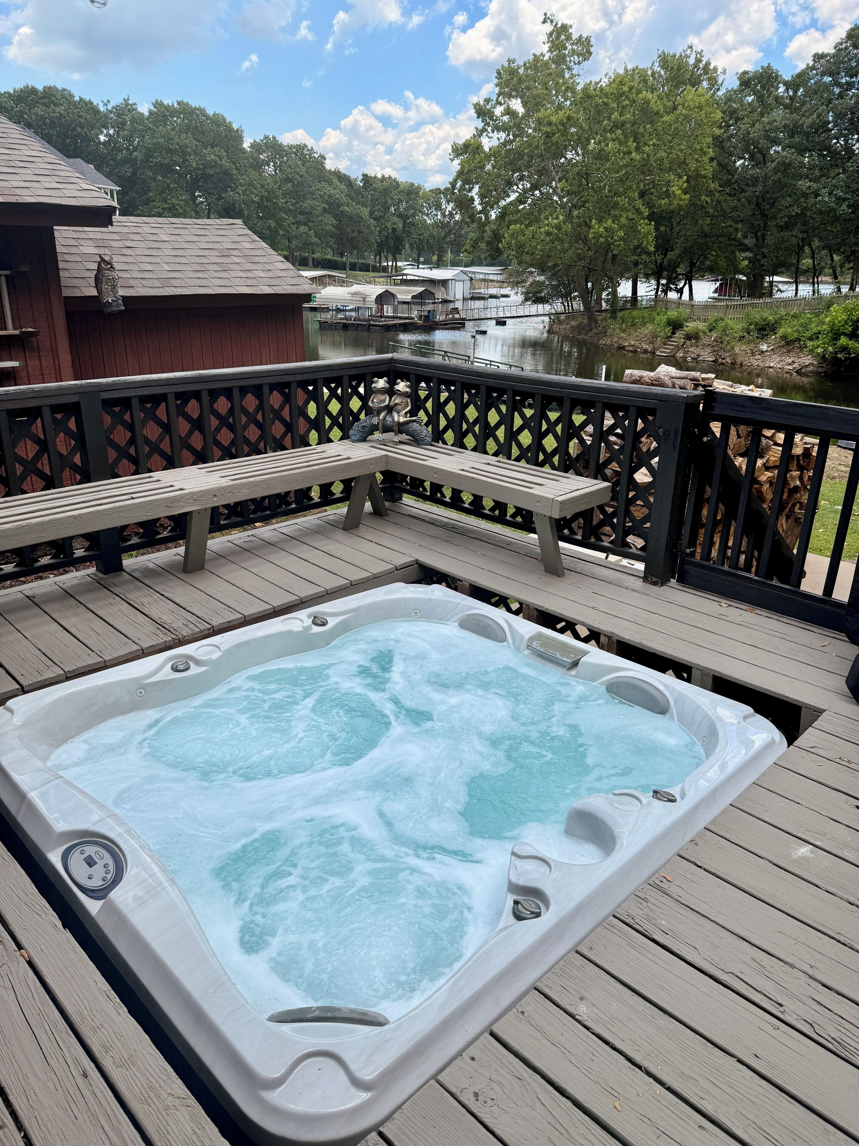 Outdoor spa tub