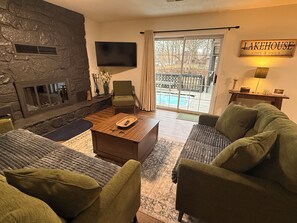 Smart TV, fireplace, stereo