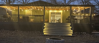 Honeycreek Hideaway Lakefront Hot Tub Retreat Near Boat Ramp on Grand Lake OK!
