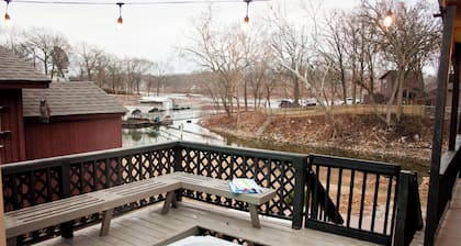 Honeycreek Hideaway Lakefront Hot Tub Retreat Near Boat Ramp on Grand Lake OK!