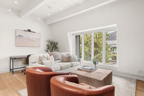 TV, fireplace - Top-Floor Aspen Condo One Block from Gondola with A/C, Fireplace & Mountain Views (Aspen)