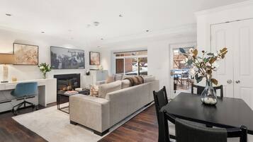 TV, fireplace