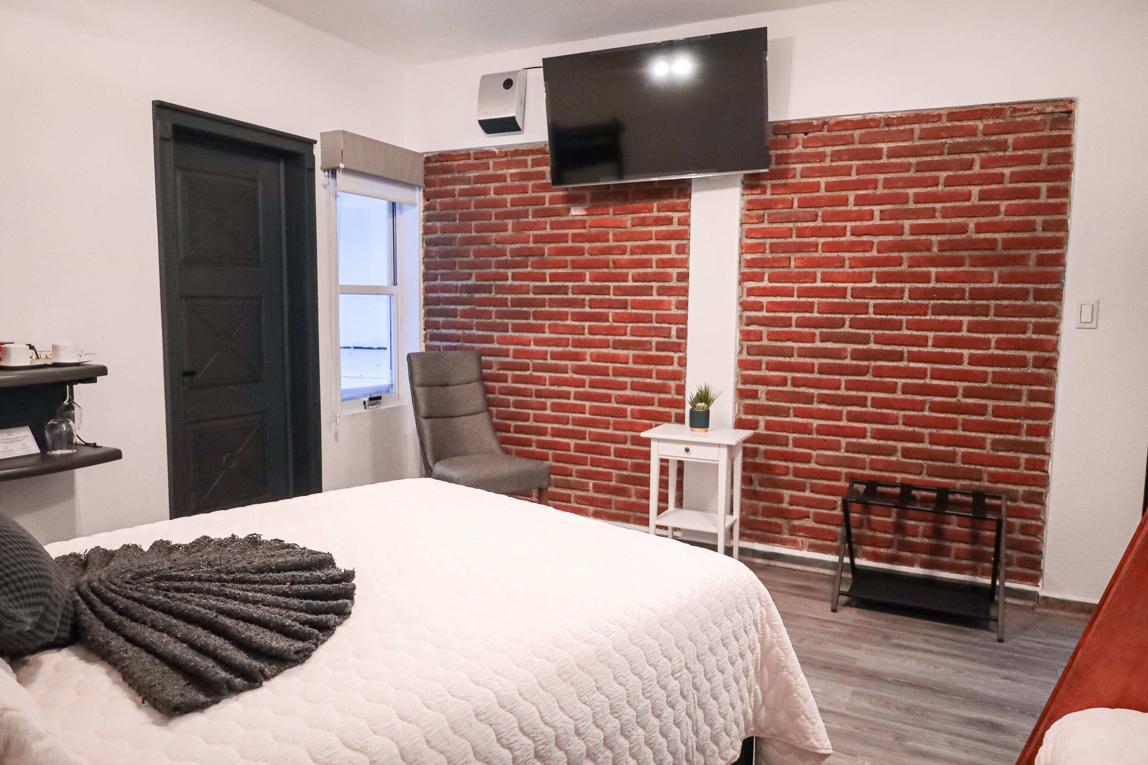 Family Room | In-room safe, iron/ironing board, free WiFi