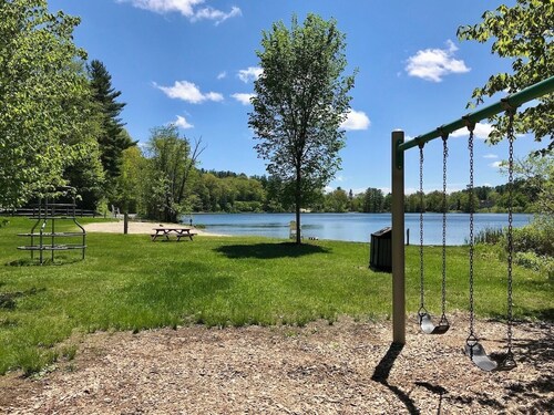 Pristine 3 Bedroom, Easy, On "The Hill" In GB!