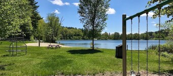 Pristine 3 Bedroom, Easy, On "The Hill" In GB!