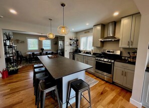 Refrigerador, microondas, parrilla de estufa y lavavajillas 