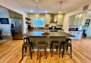 Refrigerador, microondas, parrilla de estufa y lavavajillas 