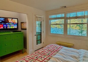 3 bedrooms, WiFi, bed sheets - Lake Garfield Waterfront (Monterey)