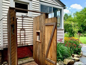 Property grounds - Chic Homestead Experience, Pick-and-Eat Gardens! (Stockbridge)