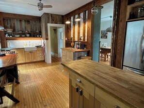 Fridge, microwave, oven, stovetop - Chic Homestead Experience, Pick-and-Eat Gardens! (Stockbridge)