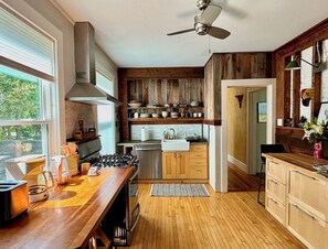 Fridge, microwave, oven, stovetop - Chic Homestead Experience, Pick-and-Eat Gardens! (Stockbridge)