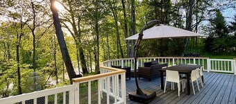 River Views, Mini Gym, Deck + Fire Pit, Sleeps 8